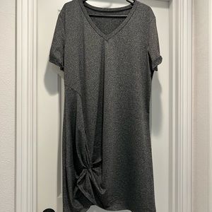 Gray loose fitting dress with tie at the hem